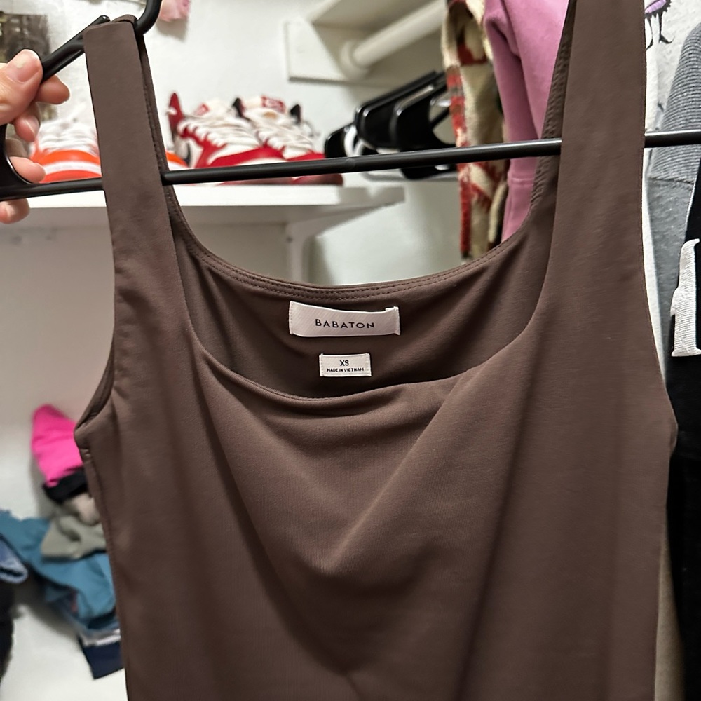 Aritzia Babaton Contour Square neck Bodysuit